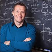 Professeur particulier donne des cours aux étudiants